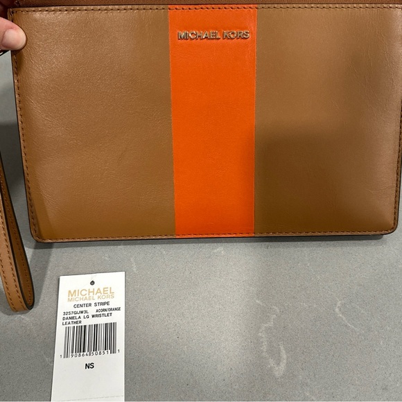 Michael Kors Center Stripe Daniela Large Wristlet Wallet Handbag Acorn NEW - Picture 3 of 4